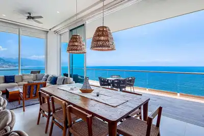 Image de Panoramic Hot Tub Oceanview Luxury 4br Penthouse