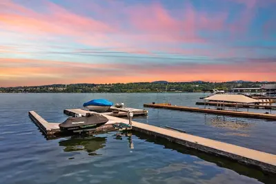 Image de Luxe 4b3b Lakefront House w/ Hot Tub & Kayak