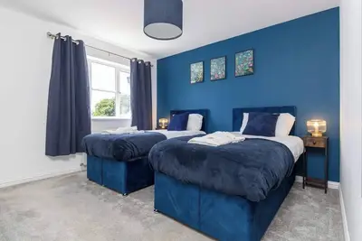 Image de Entire 3 Bed House - Contractor's, Families & More