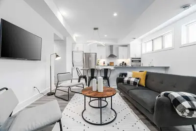 Image de RentX| Downtown London / 2bd/2Bath