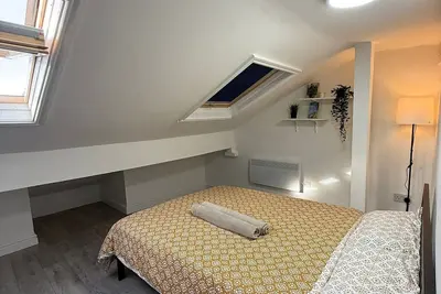 Image de Double-Standard-Salle de bain partagée-Vue sur Rue-R_1