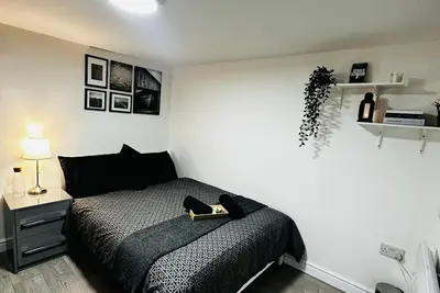 Image de Double-Budget-Salle de bain partagée-Vue sur Rue-R_2