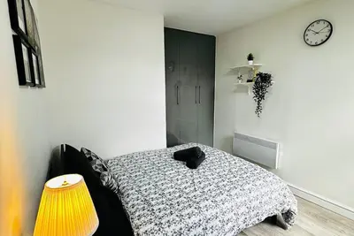 Image de Double-Economie-Salle de bain partagée-Vue sur Rue-R_5