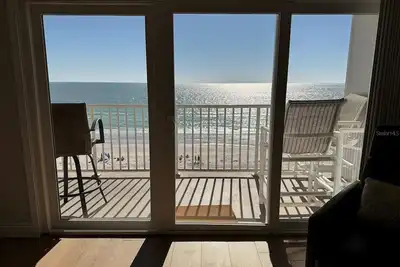 Image de Ocean Front Top Floor 3-bedroom condo in charming Indian Shores Beach!