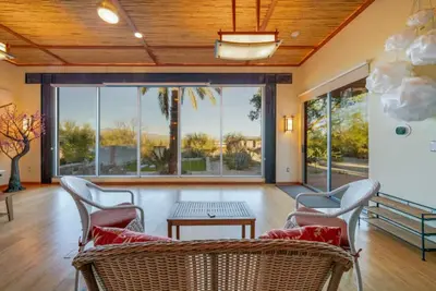 Image de Unique Home / 3 Br 1 Ba / Yoga / Peaceful Property