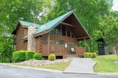 Image de Amazing 2bd Cabin Near Town! Hot Tub + Pool Access