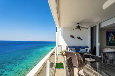 Image de Tranquil Oceanfront 3 Bedroom Condo with Private Direct Ocean Access