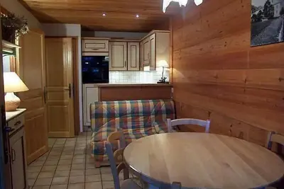 Image de 200m des commerces, 1er étage, balcon, parking, casier à ski, 24m², Le Grand Bornand