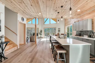 Image de Southern Comfort - Charming 3 bedroom cabin - Sevierville/Pool/Hottub/Views