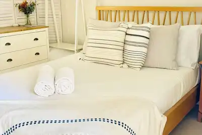 Image de Garden studio, own entry, shared kitchen. Close to beach, bars and shops