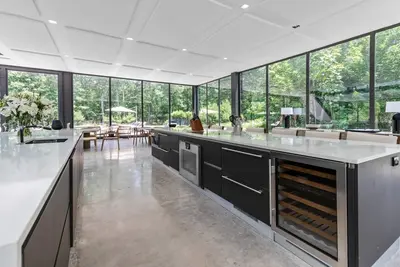 Image de One of a Kind Glasshouse in Amagansett