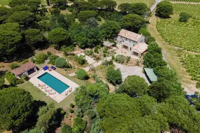 Image de Ravissante bastide entièrement rénovée entre vignes et mer à Ramatuelle