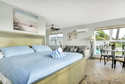 Image de Steps to the Sand! Coastal Condo
