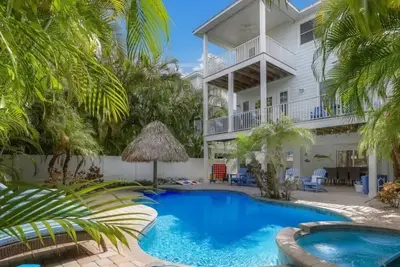 Image de Fairwinds: Tropical Getaway. Pool, Hot Tub, Game Room & Steps to Gulf Beaches