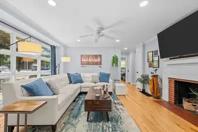 Image de New owners! Downtown Corner Cottage - 1 Block Walk to Food & Fun - Dog Friendly