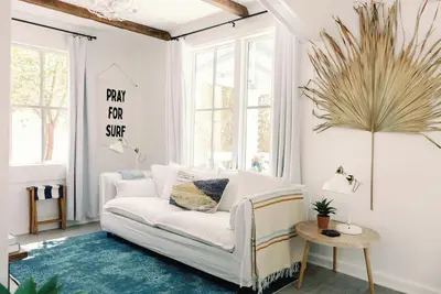 Image de Historic Downtown 2 Br w/Hammock, Outdoor Shower + Parking! 1 Mi to Palafox!