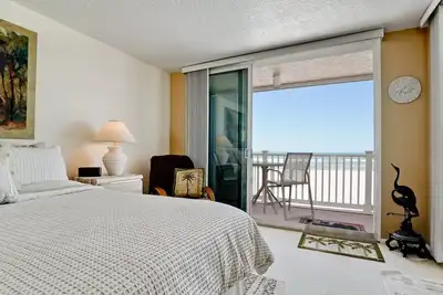 Image de Anna Maria Island Club 39 Beachfront. End Unit Condo  2br/2Bath Gulf-Front. . .