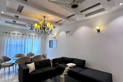 Image de Charming 3-bedroom house with Ac, WiFi in lively Dha Lahore