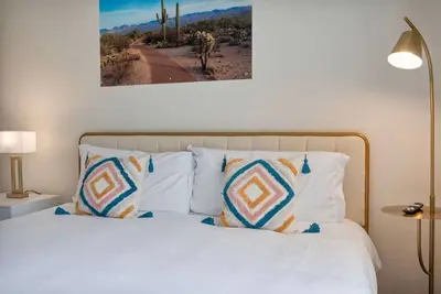 Luxury 2b2b Tempe Free Parking and Arcade