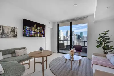 Image de Bright & Breezy 1 Bed Unit With Water & City Views