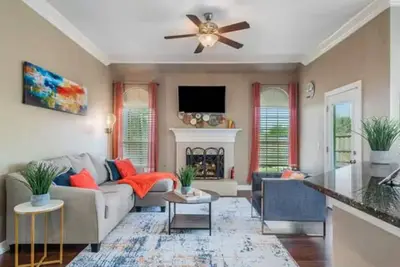 Image de The Frisco Family Home!