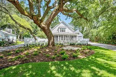Image de Kelsall Cottage, Gorgeous Home Perfect for Entertaining and Coastal Living with private back yard, p