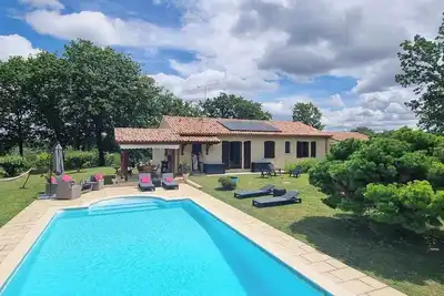 Villa de Mauroux sud-ouest piscine chauffée.