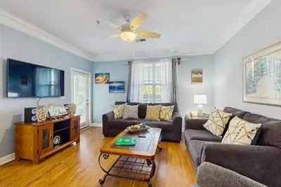 Image de Beautiful dog-friendly coastal condo close to golf courses and beach attractions