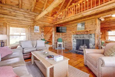 Near Trails, Lakes & Slopes: Cabin in Walpole!