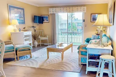 Image de Cozy condo with balcony, walking distance to conch house and Wifi