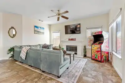 Image de Spacious 5br 3br w Pool Table, Air Hockey, Games and more!