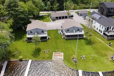 Image de Lakefront  3-bedroom Duplex  on Lake Winnisquam, docks, Beach, WiFi, Ac. \nB2B