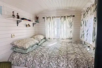 Image de Cozy shepherd's hut in Whitstable town centre - The Oyster Bed 🦪