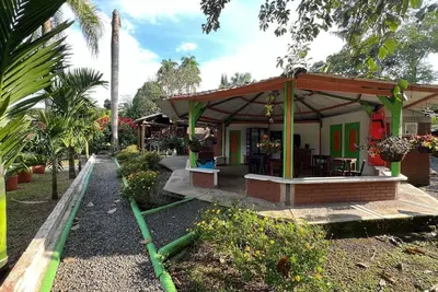 Image de 9-bedroom cottage in wonderful Pereira with WiFi