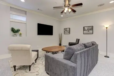 Image de Charming Buckhead Village 2Bd/2Ba, Outdoor Fun, Walk to Shops & Dining!