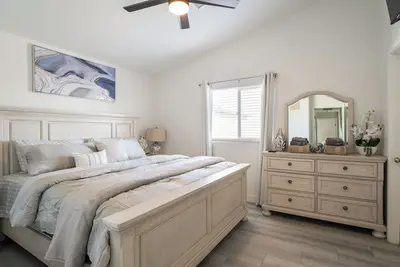 Image de A Modern Home away from Home!