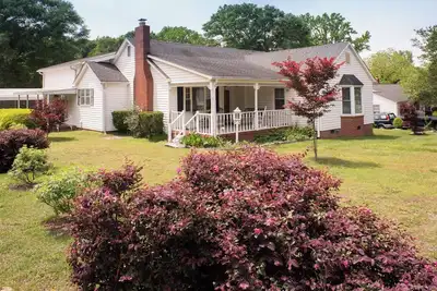 Image de Peaceful Vintage Home close to Furman, Downtown, Swamp Rabbit & Traveler's Rest