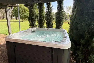 Image de Blaxlands Homestead with Hot Tub walk to Concerts, Weddings and Wineries