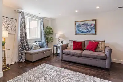 Image de Inspire. Sf City View. Free parking inside the compound. Near downtown