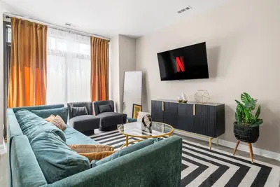 Image de Spacious 3-bedroom apartment near downtown, Free Parking