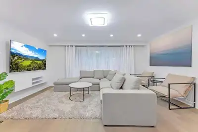 Image de Luxurious Modern 5b3b Home + Magnificent Patio
