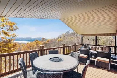 Image de Hilltop Cabin with River View!