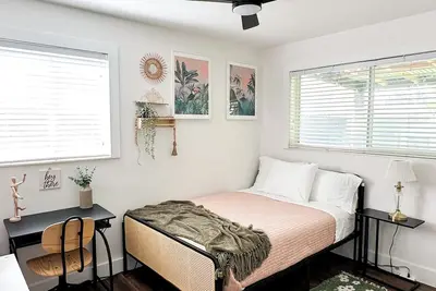Image de Modern 3bd Family Friendly house-High speed WiFi, Game Room, Huge yard, Sleeps 6
