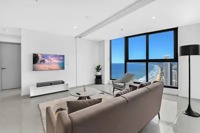 Image de Ocean and City View | 3br Beachside Retreat Level 63
