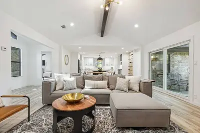 Image de Tch - Spacious 4bd/2ba in Grapevine with Workspace