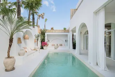 Image de 3br Spacious Private Pool Villa w/ Rooftop for Bbq