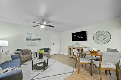 Image de Spacious and Stylish Apartment | Att Stadium
