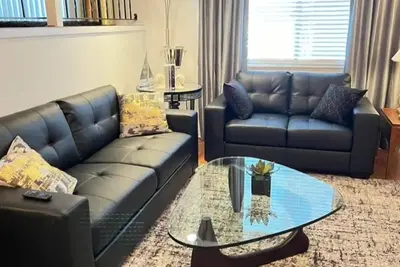 Image de Charming 4-bedroom house with 2  living rooms and shared pool!