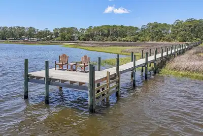 Image de End Of Summer Discount Bayside Dockhouse
