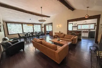 Creek Retreat- Hot Tub with Views